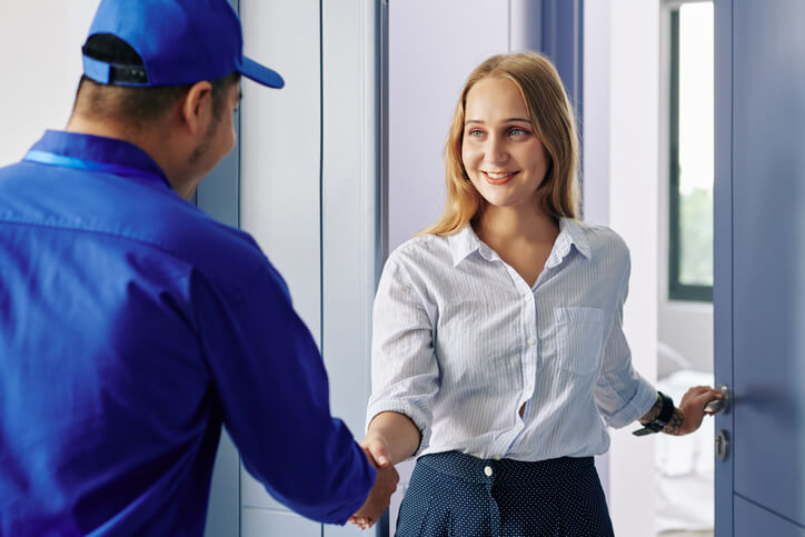 woman speaking with HVAC Technician